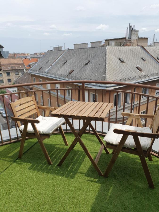 Modern Top Floor Loft With Balcony Budapest Eksteriør bilde