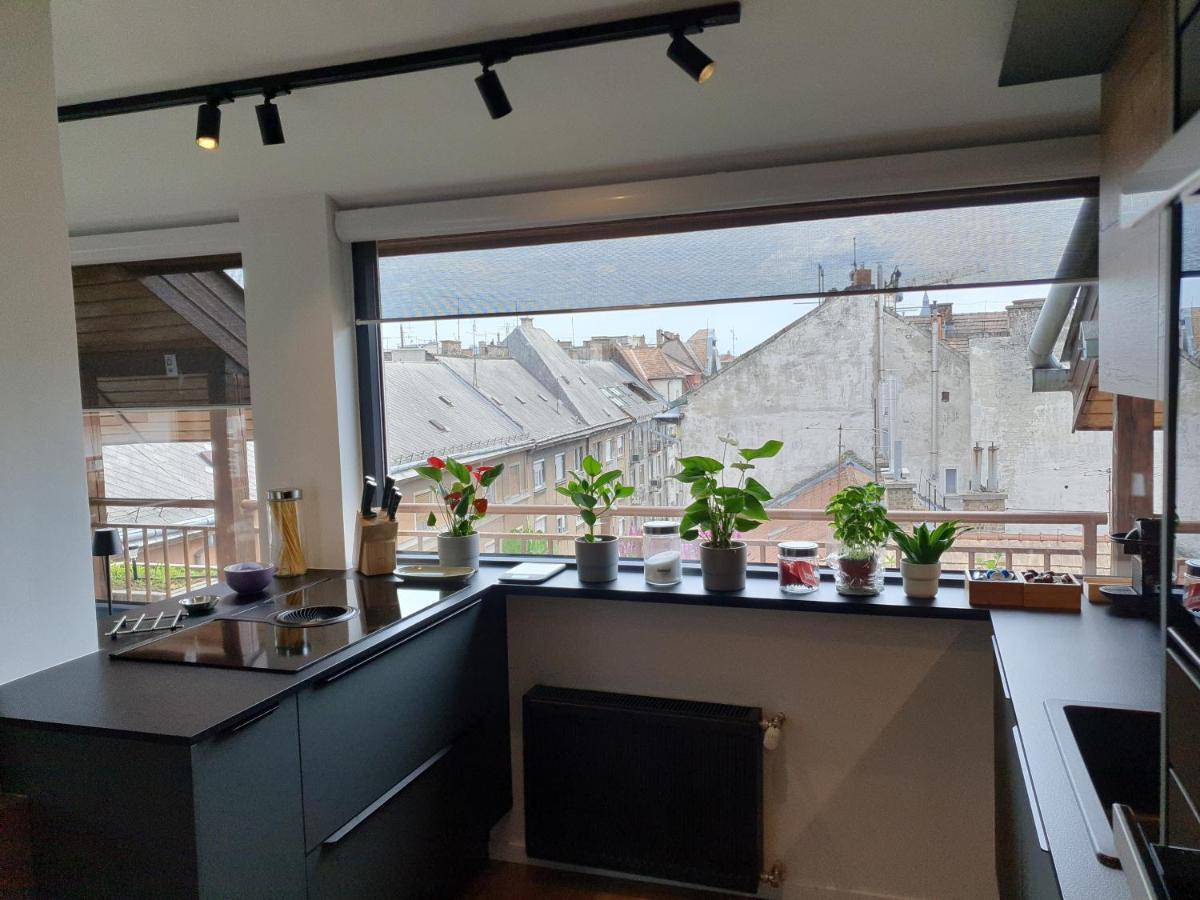 Modern Top Floor Loft With Balcony Budapest Eksteriør bilde