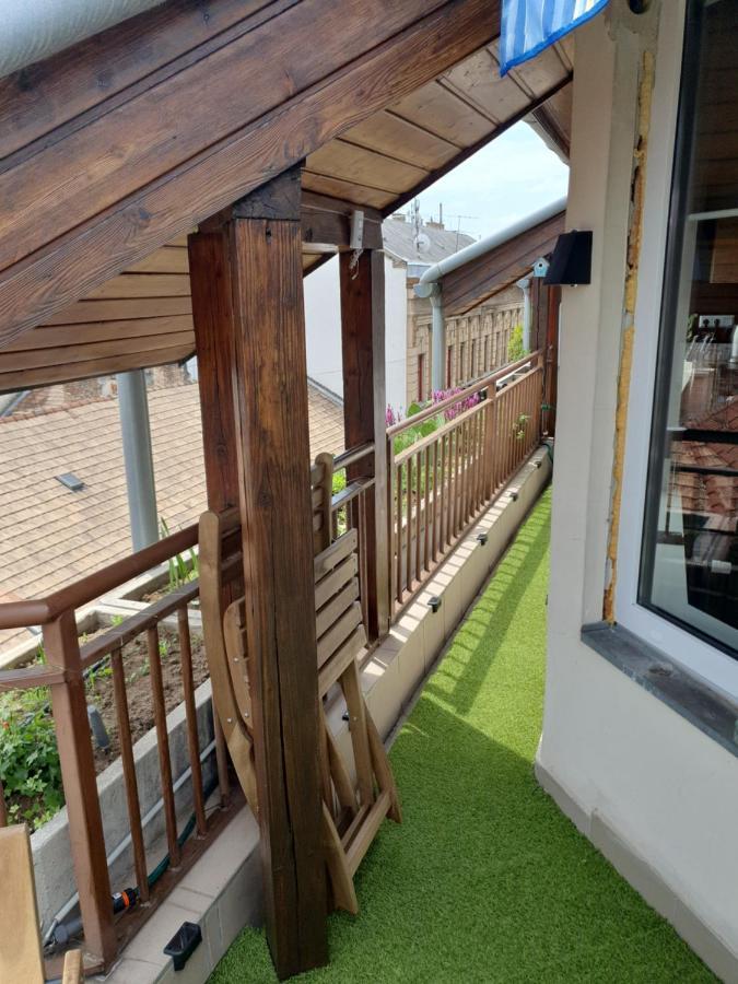 Modern Top Floor Loft With Balcony Budapest Eksteriør bilde