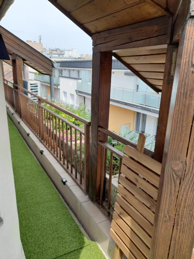 Modern Top Floor Loft With Balcony Budapest Eksteriør bilde